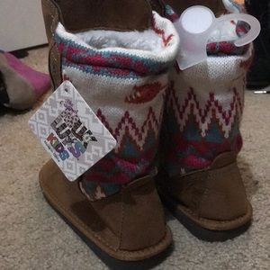 Muk Luks kids boots